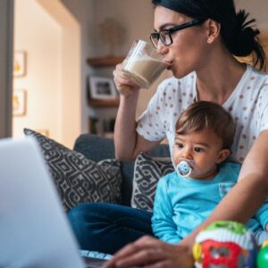 10 Ideias de Renda Extra para Mães que Ficam em Casa